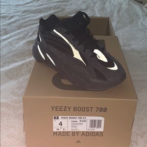 Yeezy Boost 700 - Vanta